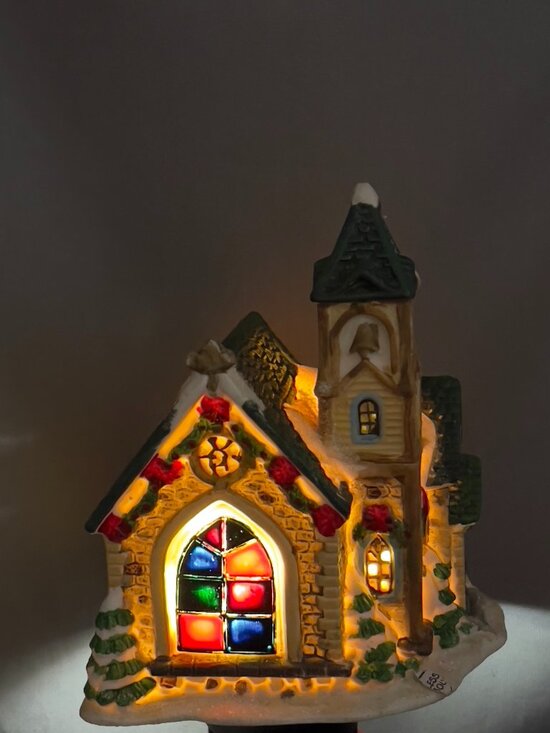Cobblestone Corners Country Church Ceramic Christmas Village Holiday Decor Y2K - Picture 10 of 16